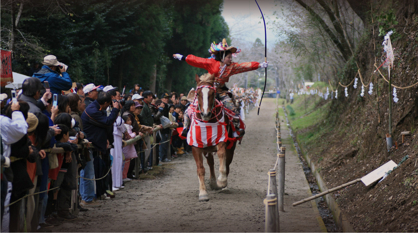 住吉神社の参道で流鏑馬